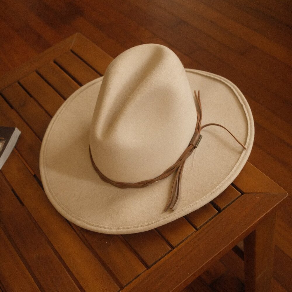 Authentic Stetson Hat — White/Cream Size Medium